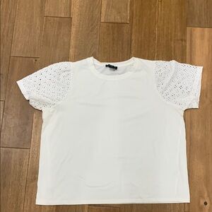 Cynthia Rowley White Short Sleeve T-Shirt
Size 1X